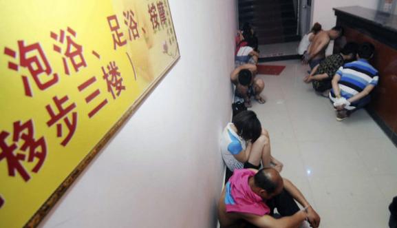 不堪入目的扫黄现场 社会热点