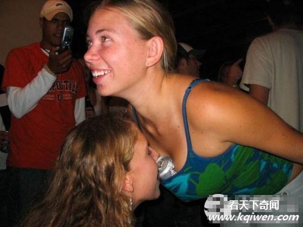 国外女孩喝酒的疯狂招数