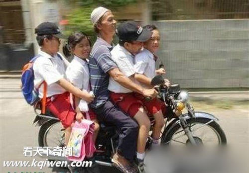 搜罗各地的摩托车强人 让人笑抽了(组图)